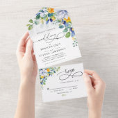 Elegante, blumengelbe blaue Hochzeit All In One Einladung (Abreißen)