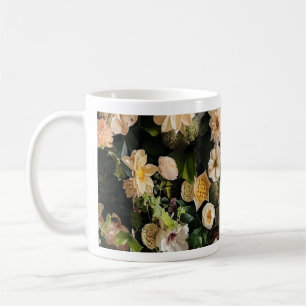 Elegante Blumengestaltung Tasse Neutrale Ästheti