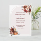 Elegante Blumenhochzeit mit Burgund und Peach Einladung (Stehend Vorderseite)
