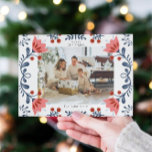 Elegante Blumenrahmen Weihnachten Ein Foto<br><div class="desc">Die gerahmte Weihnachtsfotokarte von Ricaso in Rot, Blau und Weiß erweckt den Zauber der Ferien! Personalisieren Sie mit Ihrem Lieblingsfoto. Machen Sie Ihren Urlaub mit dieser individuell gestaltbaren Fotokarte unvergesslich. Zeigen Sie Ihre Lieblingsgedächtnisse aus dem Jahr und verbreiten Sie Beifall zu Lieben weit und breit. Diese vielseitige Karte ist ideal...</div>