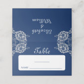 Elegante Blumenzange auf Blue Wedding Platzkarte (Außenseite Aufgefaltet)
