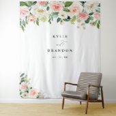 Elegante Blush Bloral Script Engagement Party Wandteppich (Beispiel)