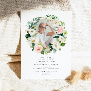 Elegante Blush Blumenfeier zum Leben Beerdigung Einladung