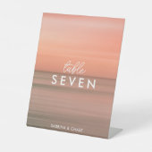 Elegante Blush Gradient Wedding Tischnummer Sockelschild (Vorderseite)
