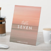Elegante Blush Gradient Wedding Tischnummer Sockelschild (In SItu)