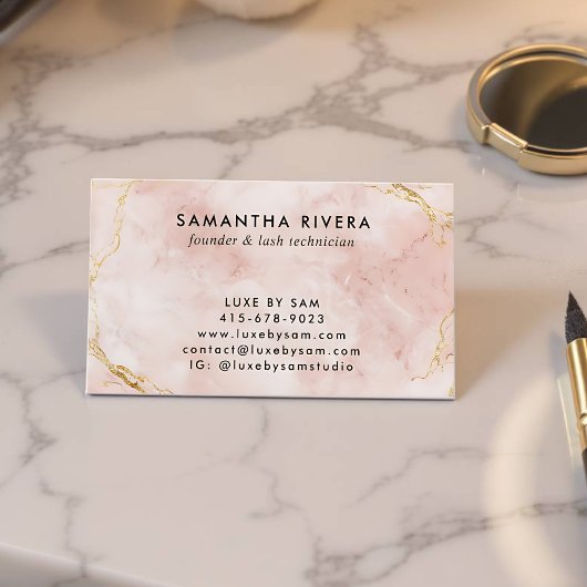 Elegante Blush Pink-Marmor-Monogramm-Vorlage Visitenkarte