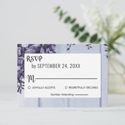 Elegante Blüten lila Rose Hochzeit mit Blumen RSVP Karte (Stehend Vorderseite)