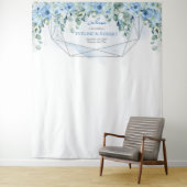 Elegante Blütenblumen und silberne Kulisse Wandteppich (Beispiel)