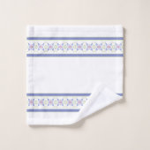 Elegante Blütenpracht in Periwinkle Badhandtuch Set (Waschlappen)