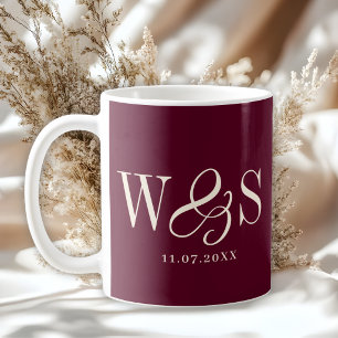 Elegante bordeauxfarbene Anfangsbuchstaben für Bra Kaffeetasse