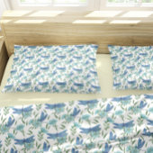 Elegante botanische Blüte und blaue Libelle Kissenbezug