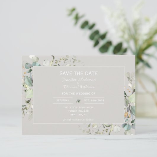Elegante Botanische Eukalyptus-Perchment-Farbe Save The Date (Stehend Vorderseite)