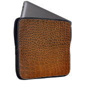 Elegante braune Krokodilledertextur. Laptopschutzhülle (Vorne Rechts)