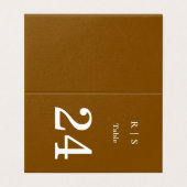 Elegante braune Monogramm-Hochzeitstisch-Nummernka (Außenseite Aufgefaltet)