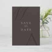 Elegante braune Monogramm-Moderne-Minimalistische- Save The Date (Stehend Vorderseite)