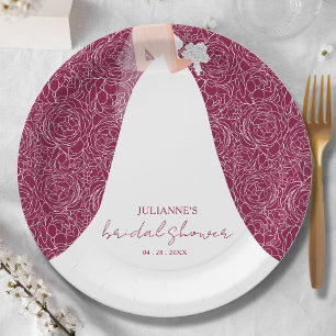 Elegante Braut auf Cranberry Brautparty Pappteller