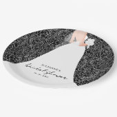 Elegante Braut im Schwarzen Brautparty Pappteller (Schrägansicht)