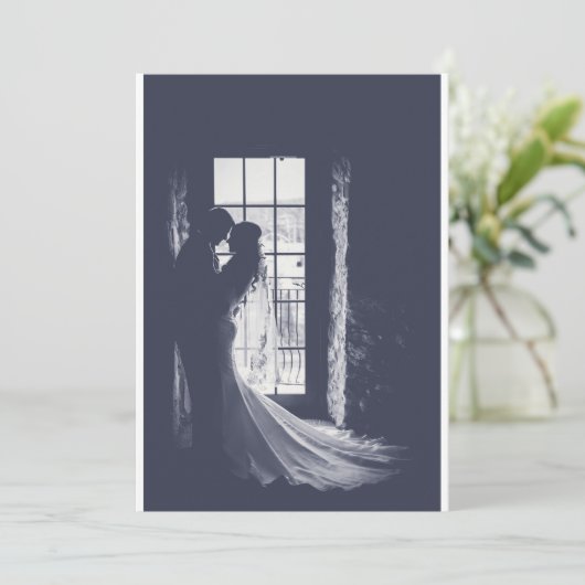 Elegante Braut und Bräutigam auf Einladung silhoue (Stehend Vorderseite)