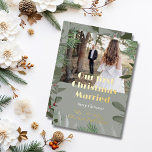 Elegante Bridal Foto Sage 1. Weihnachten Verheirat Folien Feiertagskarte<br><div class="desc">Elegant Bridal Foto Sage 1. Weihnachten Verheirateten Brown Gold Foil Kalligrafie Weihnachtsfeiertage Grußkarte.</div>