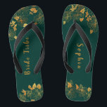 Elegante Bride Stamm Emerald Green & Gold Foliage Badesandalen<br><div class="desc">Diese eleganten Brautstamme sind smaragdgrün und goldblättrige Flip Flops mit goldenem Blattmuster und moderner Typografie auf zeitlos dunkelgrünem Hintergrund. Es ist ein wunderschönes Geschenk für deinen Brautstamm. Anzeigen der Auflistung auf dieser Seite, um passende Elemente zu finden. Staffel es mit deinen Informationen anpassen. Wenn Sie gewollt haben, um den Stil,...</div>