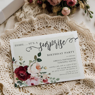 Elegante Burgund & Blush Blumenüberraschung Geburt Einladung