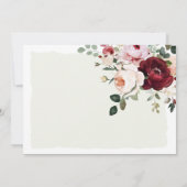 Elegante Burgund & Blush Blumenüberraschung Geburt Einladung (Rückseite)