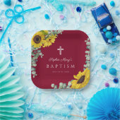 Elegante Burgund Blütenblumen kreuzen Taufe Pappteller (Party)