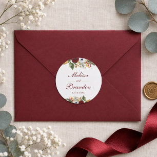Elegante Burgunderrot- und Gold-Blumen-Script-Hoch Runder Aufkleber