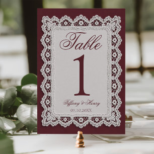 Elegante burgunderrote Häkelspitze Hochzeit Tischn Einladung