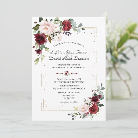 Elegante Burgundy Blush Blume Gold Wedding Einladung (Stehend Vorderseite)