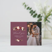 Elegante burgundy & blush Blume Vielen Dank Postkarte (Stehend Vorderseite)