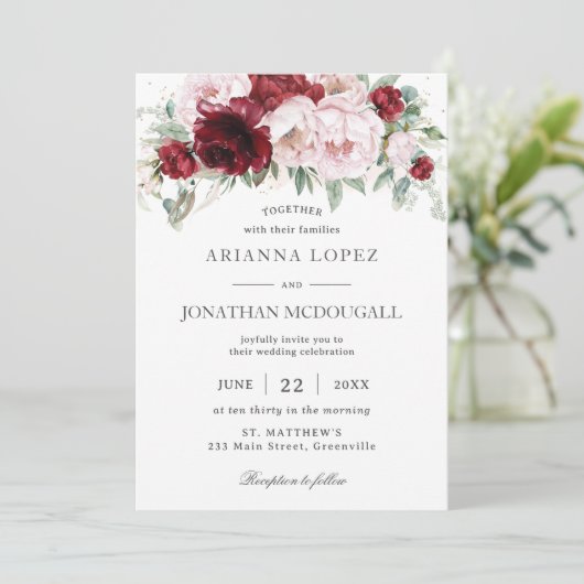 Elegante Burgundy Blush Peonies Rose Blumenhochzei Einladung (Stehend Vorderseite)