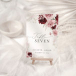 Elegante Burgundy Blush Pink Roses Blumenhochzeit Tischnummer<br><div class="desc">Die Kombination aus modernen, eleganten und trendigen Elementen schafft eine schöne und einzigartige Ästhetik, die jeden Hochzeitsgast beeindrucken wird. Die Verwendung von Aquarelltechniken zur Darstellung von Burgunder und Dusty Pink Roses Floral und Pampas Gras schafft ein sanftes und romantisches Gefühl, während die Einbindung von eleganter Kalligrafie eine Touch von Eleganz...</div>