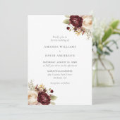 Elegante Burgundy Cream Floral Wedding Einladung (Stehend Vorderseite)