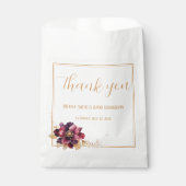 Elegante Burgundy Gold Floral Script Wedding Geschenktütchen (Vorderseite)