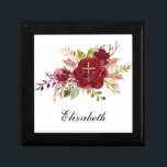 Elegante Burgundy Rose Crucifix Bridesmaid  Erinnerungskiste<br><div class="desc">Mit einem wunderschönen,  traditionell katholischen Bild eines Goldkruzifixes/Hochzeitsringe überschnitten sich auf bordeauxfarbenen Rose. Alle Texte und Schriftart können geändert werden.</div>