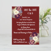 Elegante Burgundy Rustic Floral Monogram Wedding Einladung (Stehend Vorderseite)