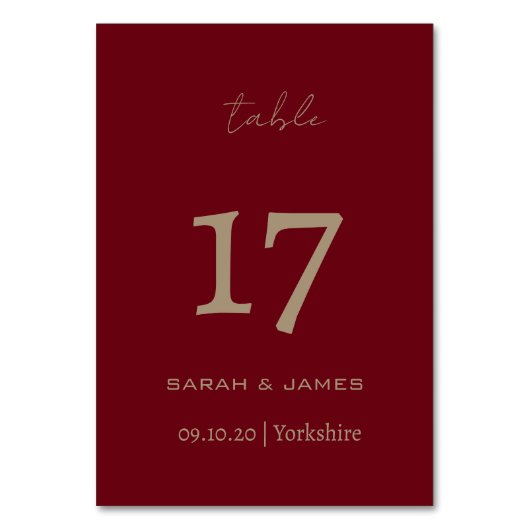 Elegante Burgundy Script Custom Tischnummer Card (Rückseite)