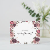 Elegante Burgundy Summer Floral Trauzeugin Einladungspostkarte (Stehend Vorderseite)