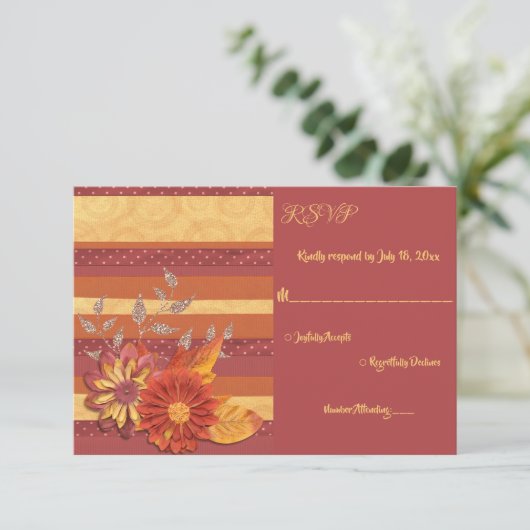 Elegante Burgundy Texture Glitzer Blumenzehen RSVP Karte (Stehend Vorderseite)