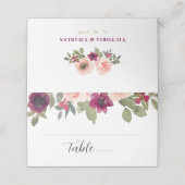 Elegante Burgundy Watercolor Blumenhochzeit Platzkarte (Außenseite Aufgefaltet)