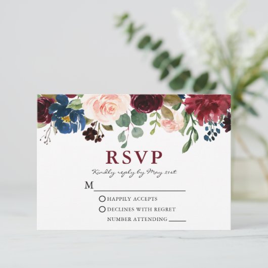 Elegante Burgundy Watercolor Blumenhochzeit RSVP Karte (Stehend Vorderseite)