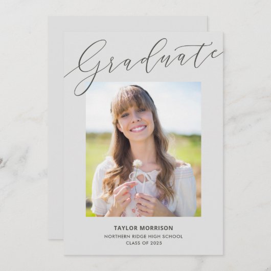 Elegante Calligrafy Gray 2025 Foto Abschluss Einladung (Vorne/Hinten)