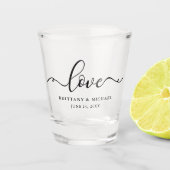 Elegante Calligrafy Script-Liebe Hochzeit Schnapsglas (Vorderseite)