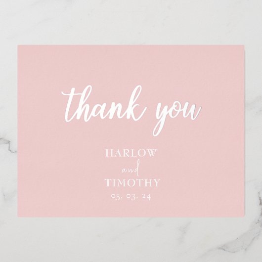 Elegante Calligraphie Monogram Pink Wedding Folie Einladungspostkarte (Vorderseite)