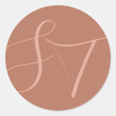 Elegante Calligraphy Monogram Script Terracotta Runder Aufkleber (Vorderseite)
