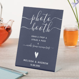 Elegante Calligraphy Navy Blue Wedding Fotobooth Sockelschild