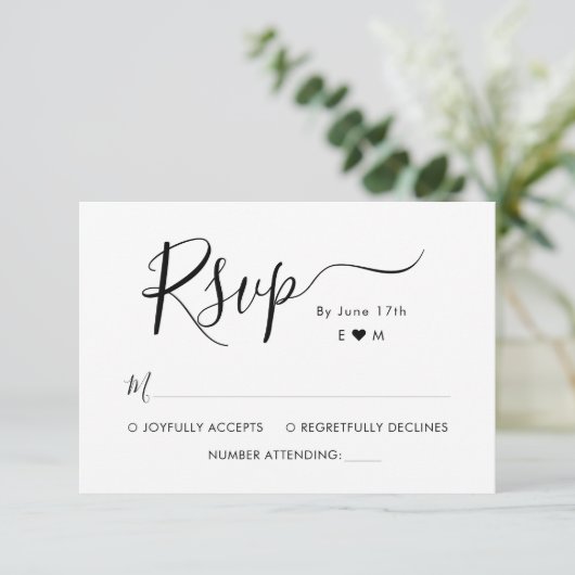 Elegante Calligraphy Script Monogram Wedding RSVP Karte (Stehend Vorderseite)