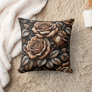 Elegante Carved-Rose im dunklen Hintergrund Kissen