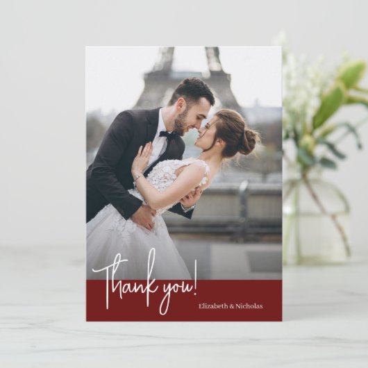 Elegante Chic Deep Ruby Red Wedding Dankeskarte (Stehend Vorderseite)